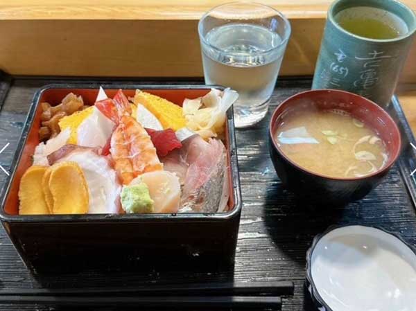 ③ちらし寿司1.5人前